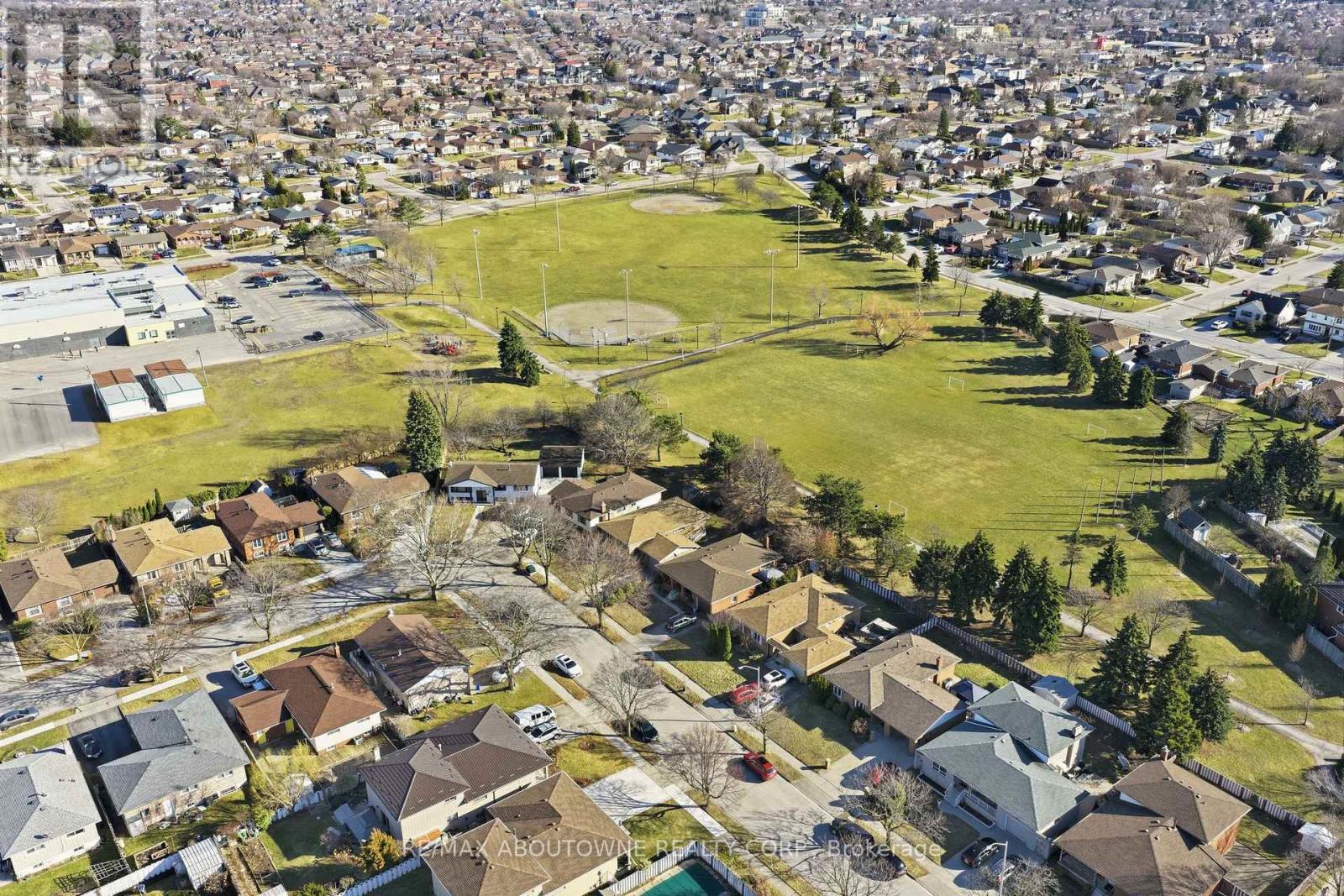 264 Celtic Drive, Hamilton, Ontario  L8E 2T9 - Photo 42 - X12872896