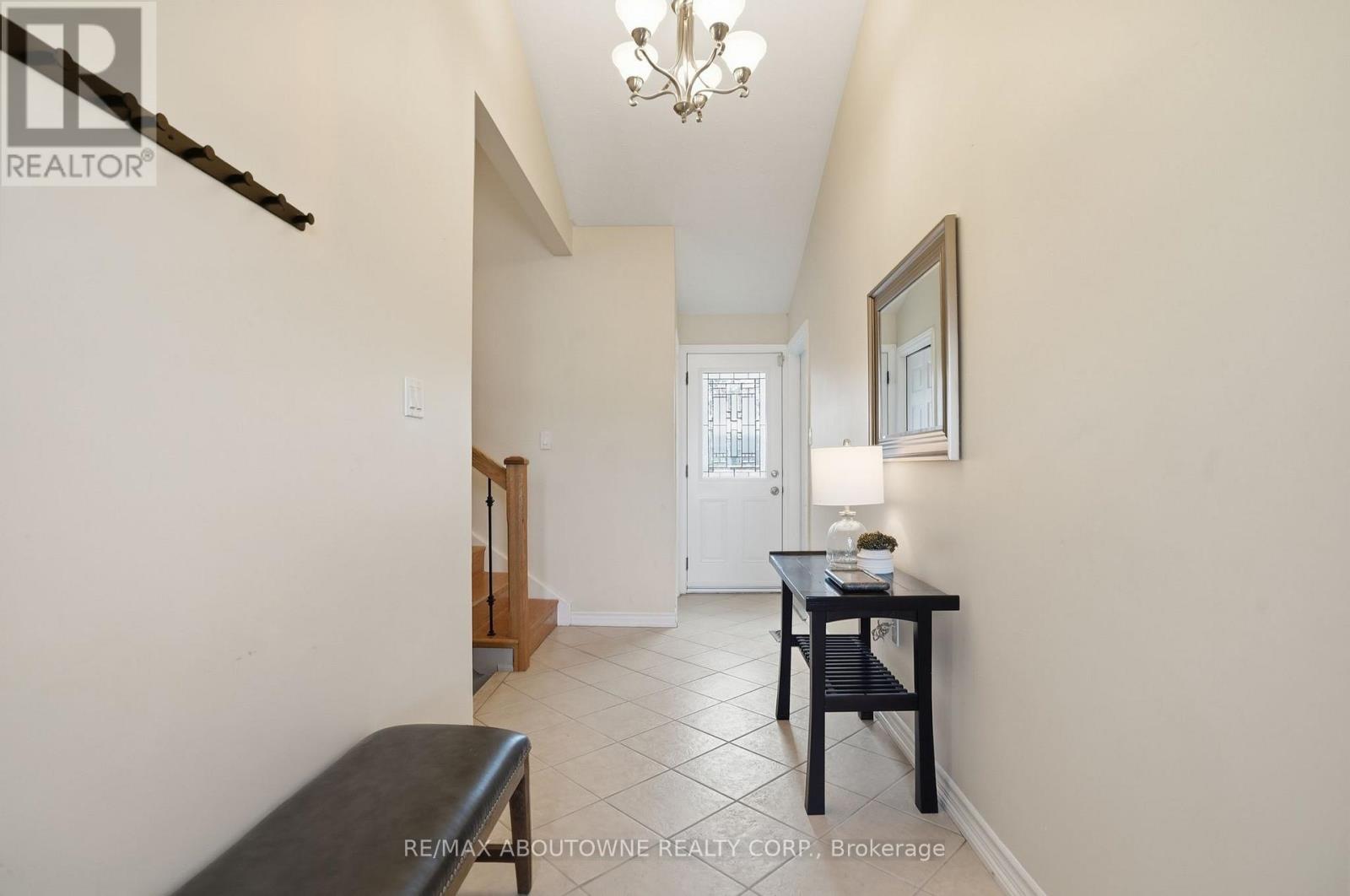 264 Celtic Drive, Hamilton, Ontario  L8E 2T9 - Photo 8 - X12872896