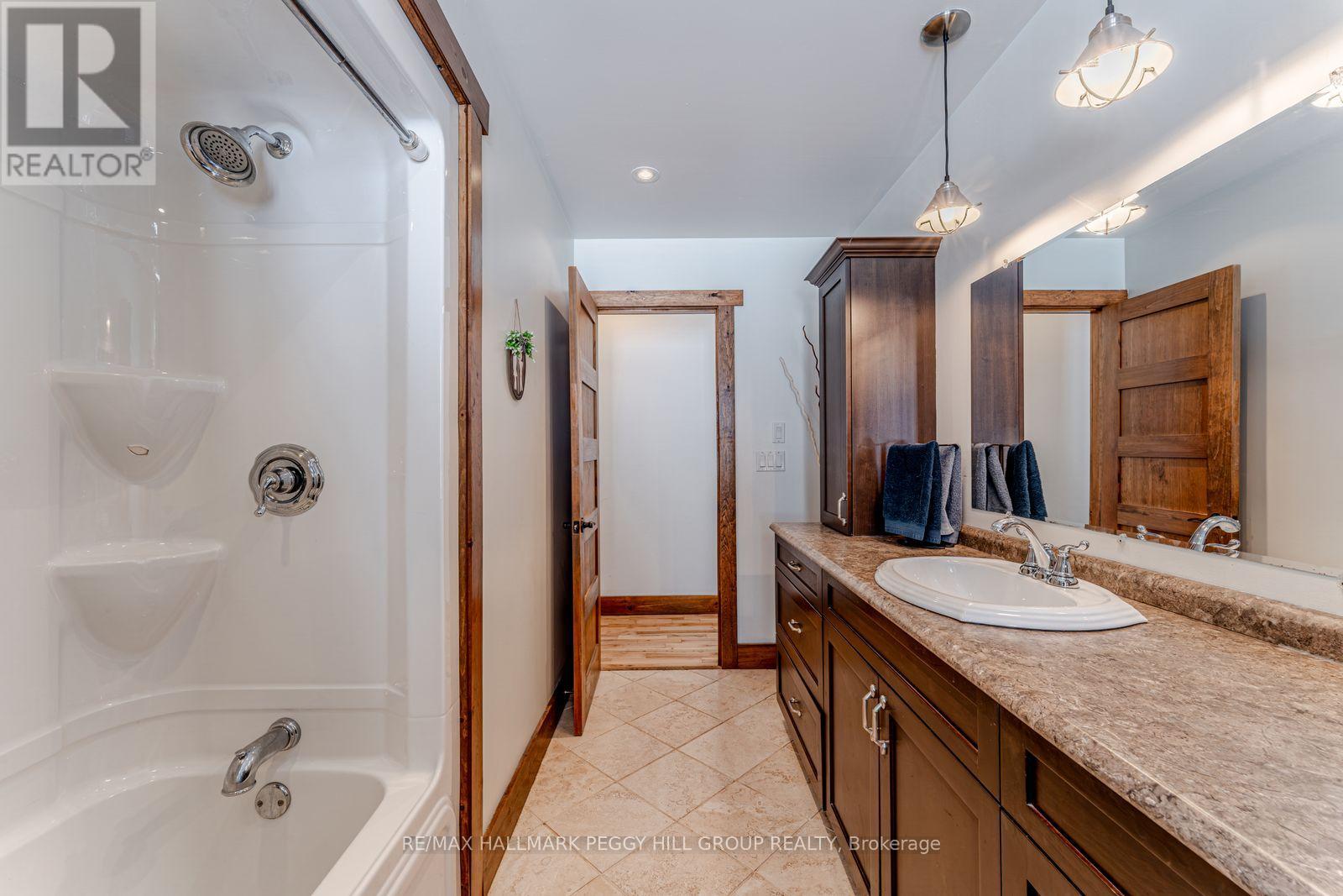 1070 South Ril Lake Road, Lake Of Bays, Ontario  P0B 1A0 - Photo 11 - X12867968