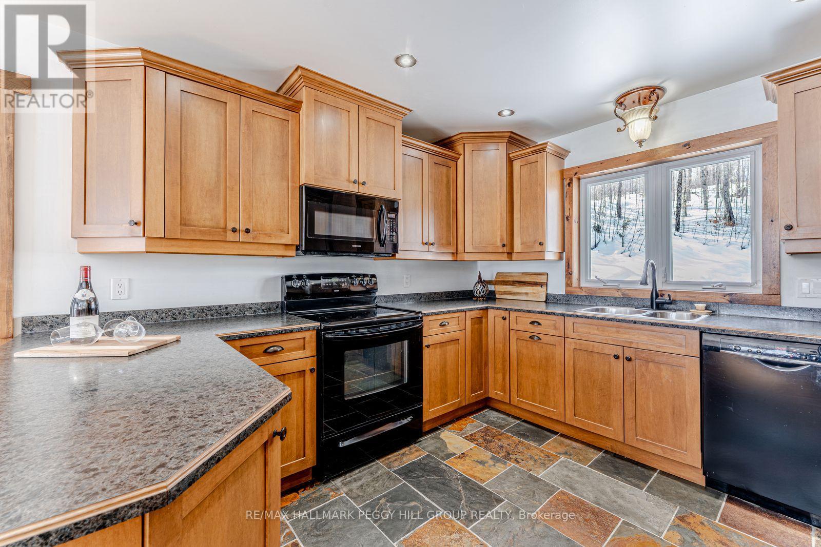 1070 South Ril Lake Road, Lake Of Bays, Ontario  P0B 1A0 - Photo 7 - X12867968