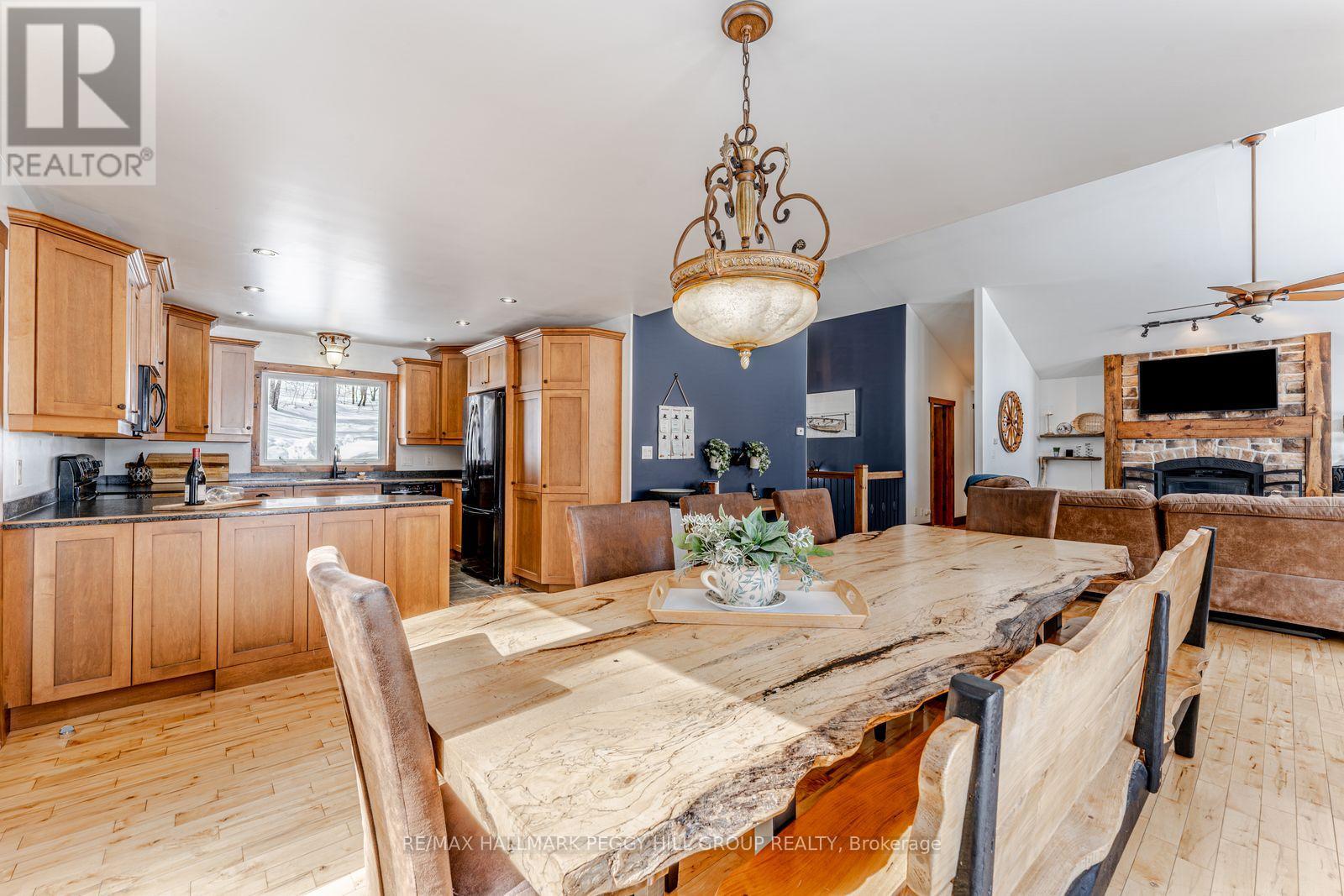 1070 South Ril Lake Road, Lake Of Bays, Ontario  P0B 1A0 - Photo 8 - X12867968