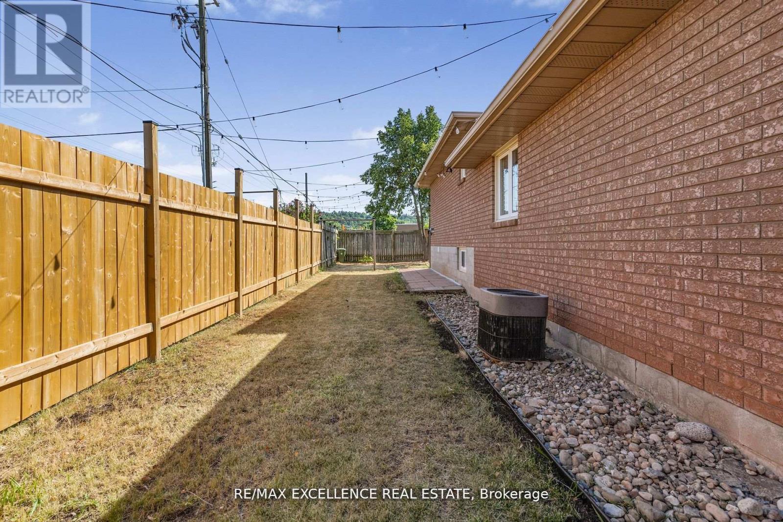 102 Juniper Drive, Hamilton, Ontario  L8E 4G6 - Photo 45 - X12872038