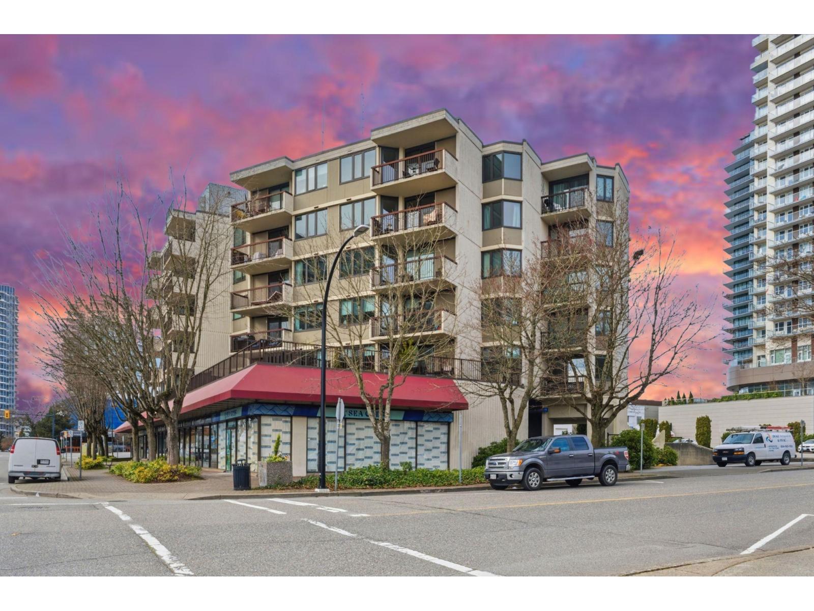 305 1521 George Street, White Rock, British Columbia  V4B 4A4 - Photo 1 - R3098874