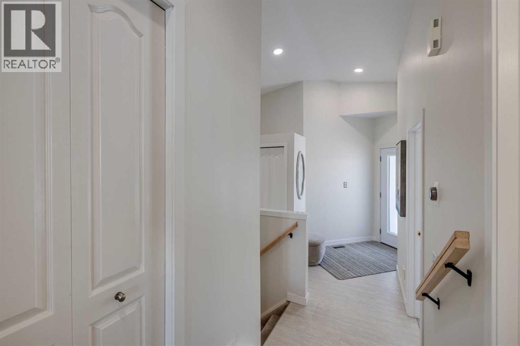 10 Somerside Manor Sw, Calgary, Alberta  T2Y 3G5 - Photo 26 - A2287395