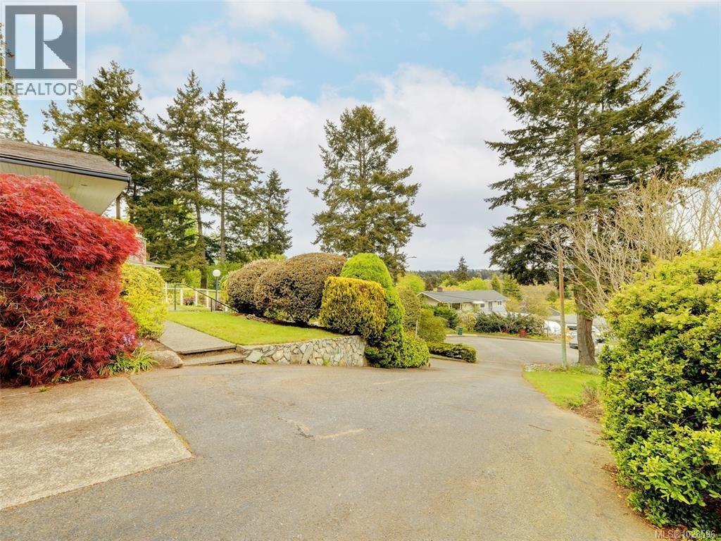 2559 Bermuda Pl, Saanich, British Columbia  V8P 3G2 - Photo 6 - 1028596