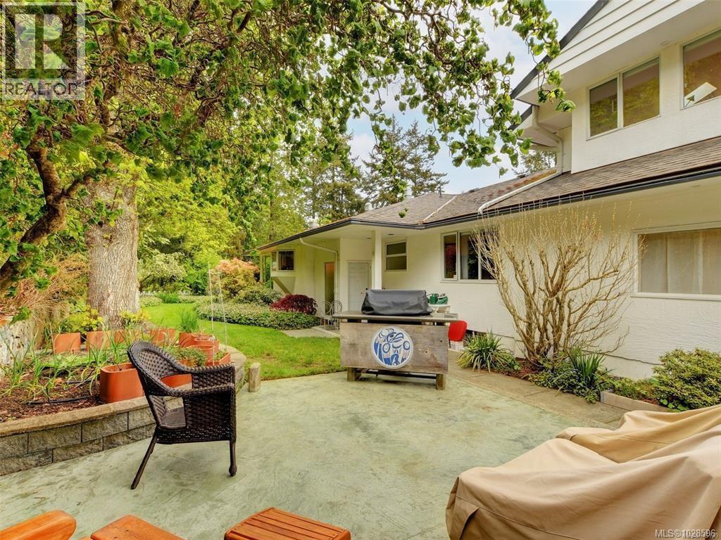 2559 Bermuda Pl, Saanich, British Columbia  V8P 3G2 - Photo 5 - 1028596