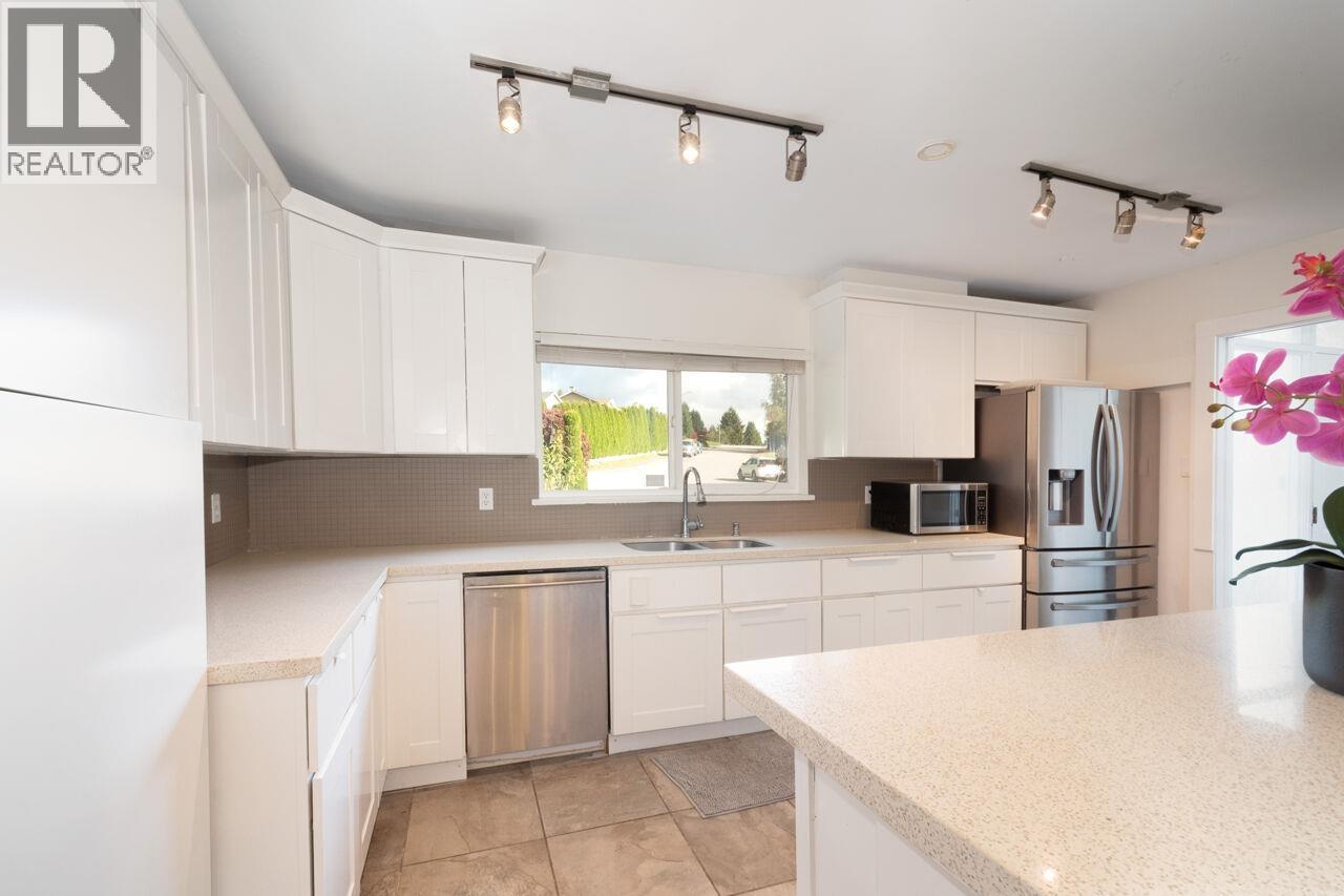 8240 Manson Drive, Burnaby, British Columbia  V5A 2C2 - Photo 17 - R3098870