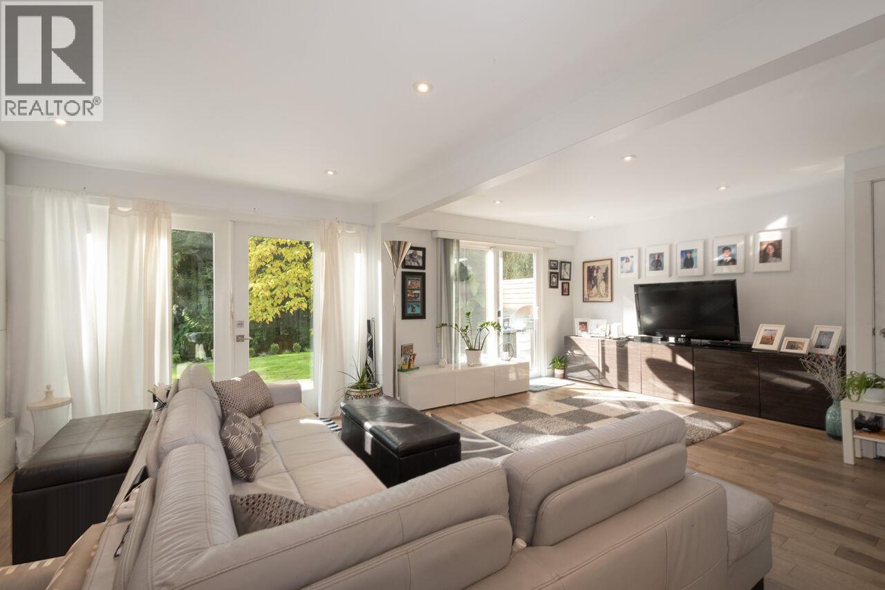 8240 Manson Drive, Burnaby, British Columbia  V5A 2C2 - Photo 25 - R3098870