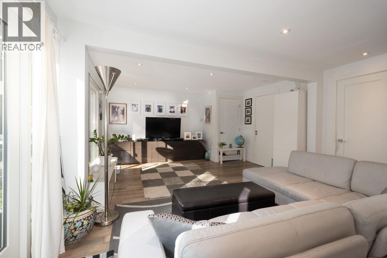 8240 Manson Drive, Burnaby, British Columbia  V5A 2C2 - Photo 26 - R3098870