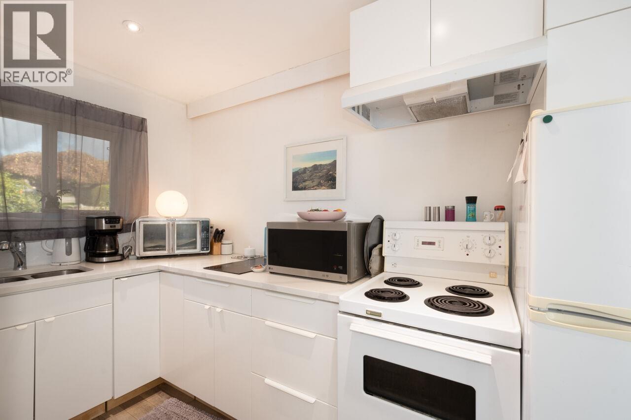 8240 Manson Drive, Burnaby, British Columbia  V5A 2C2 - Photo 28 - R3098870