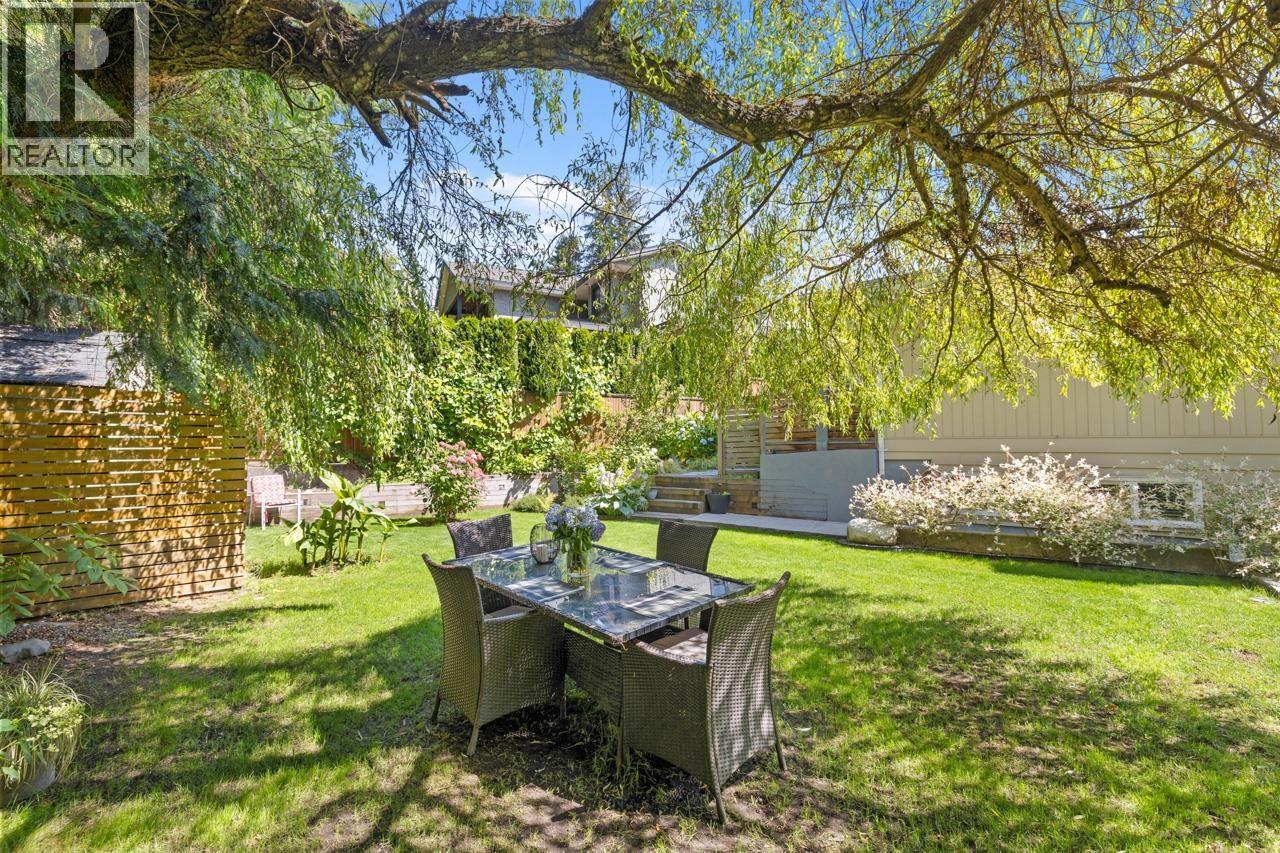 8240 Manson Drive, Burnaby, British Columbia  V5A 2C2 - Photo 8 - R3098870