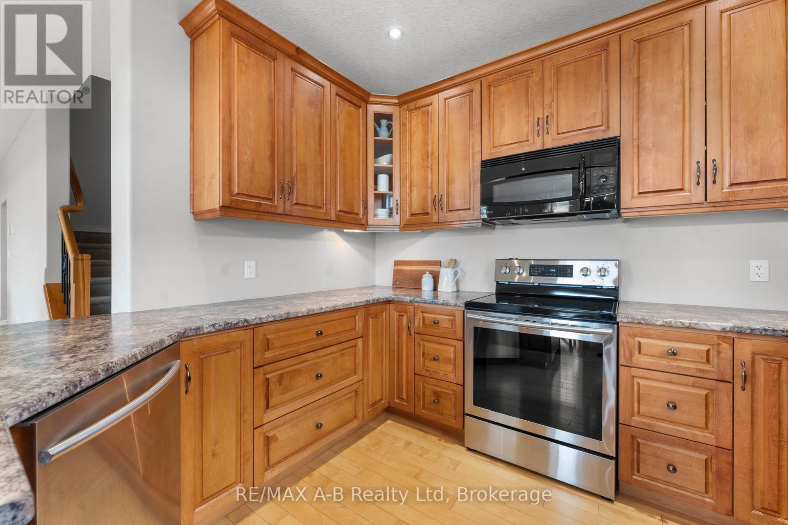 77 Guest Court, St. Marys, Ontario  N4X 1E5 - Photo 18 - X12873012