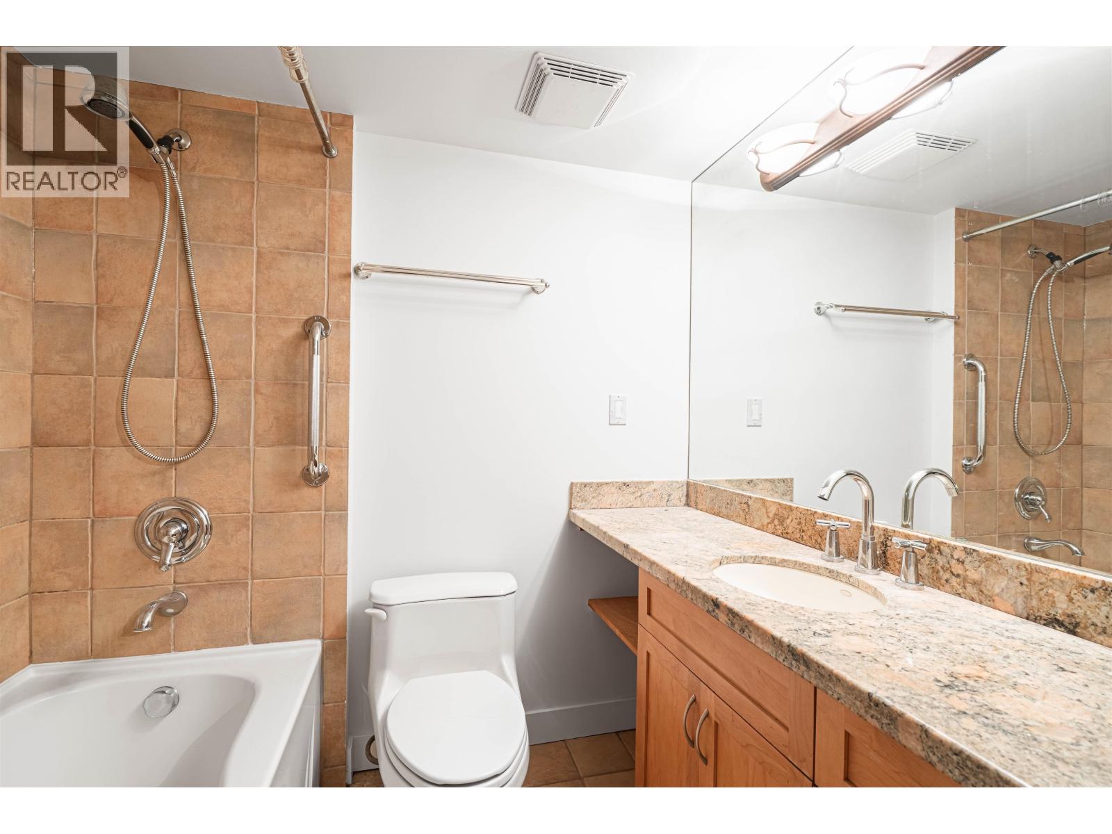 102 747 17th Street, West Vancouver, British Columbia  V7V 3T4 - Photo 11 - R3075887