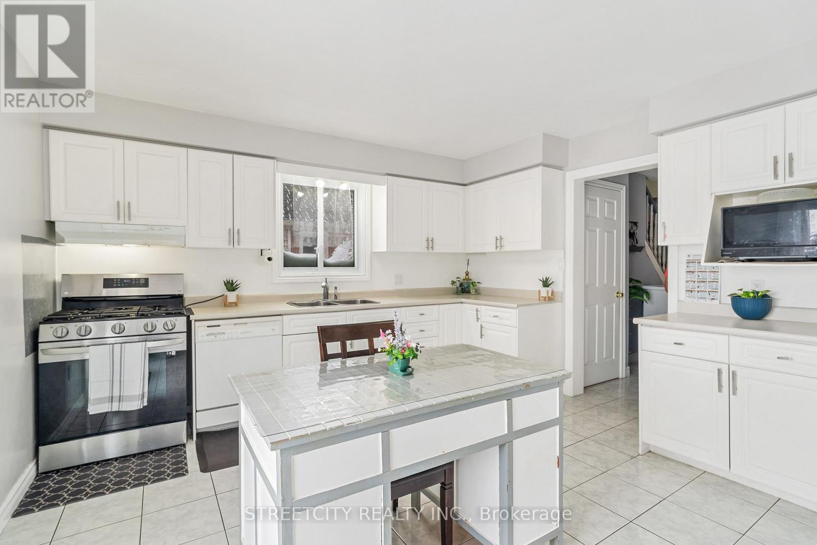 242 Colette Drive, London South, Ontario  N6E 3S8 - Photo 18 - X12872946