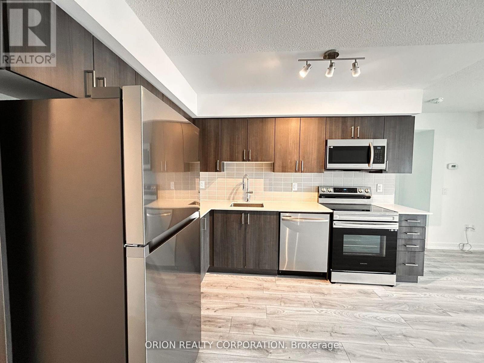 910 - 1455 Celebration Drive, Pickering (Bay Ridges), Ontario  L1W 0C3 - Photo 2 - E12873020