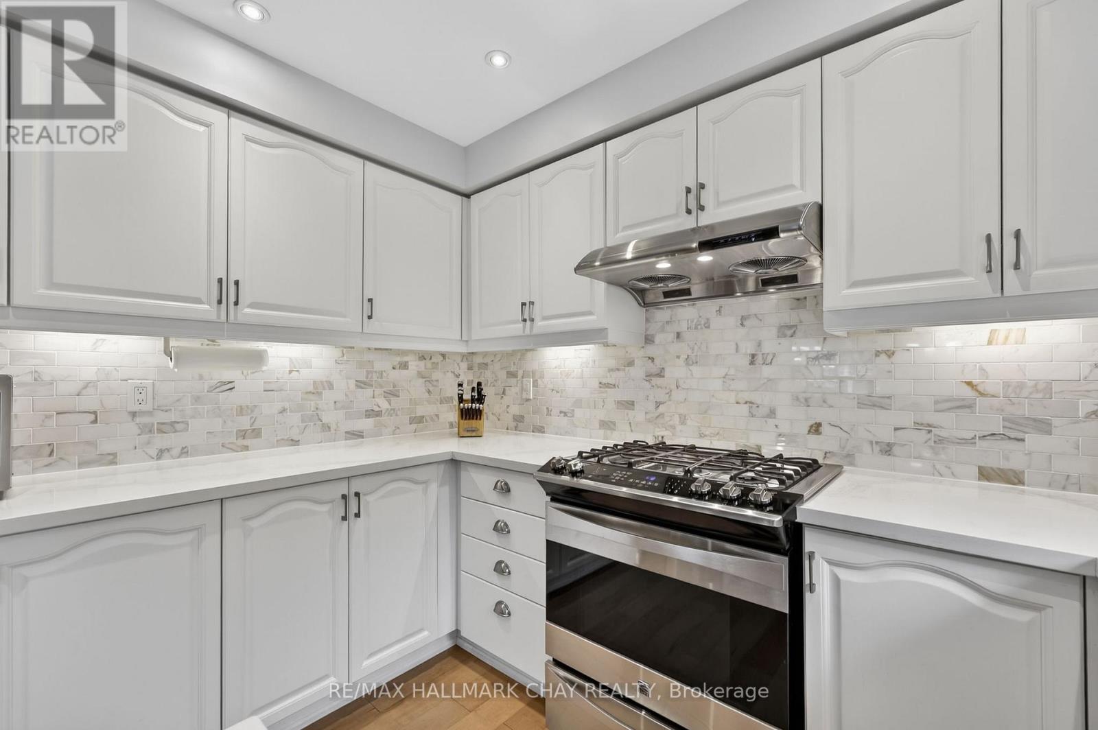 4 Darling Crescent, New Tecumseth, Ontario  L9R 1P4 - Photo 17 - N12873036