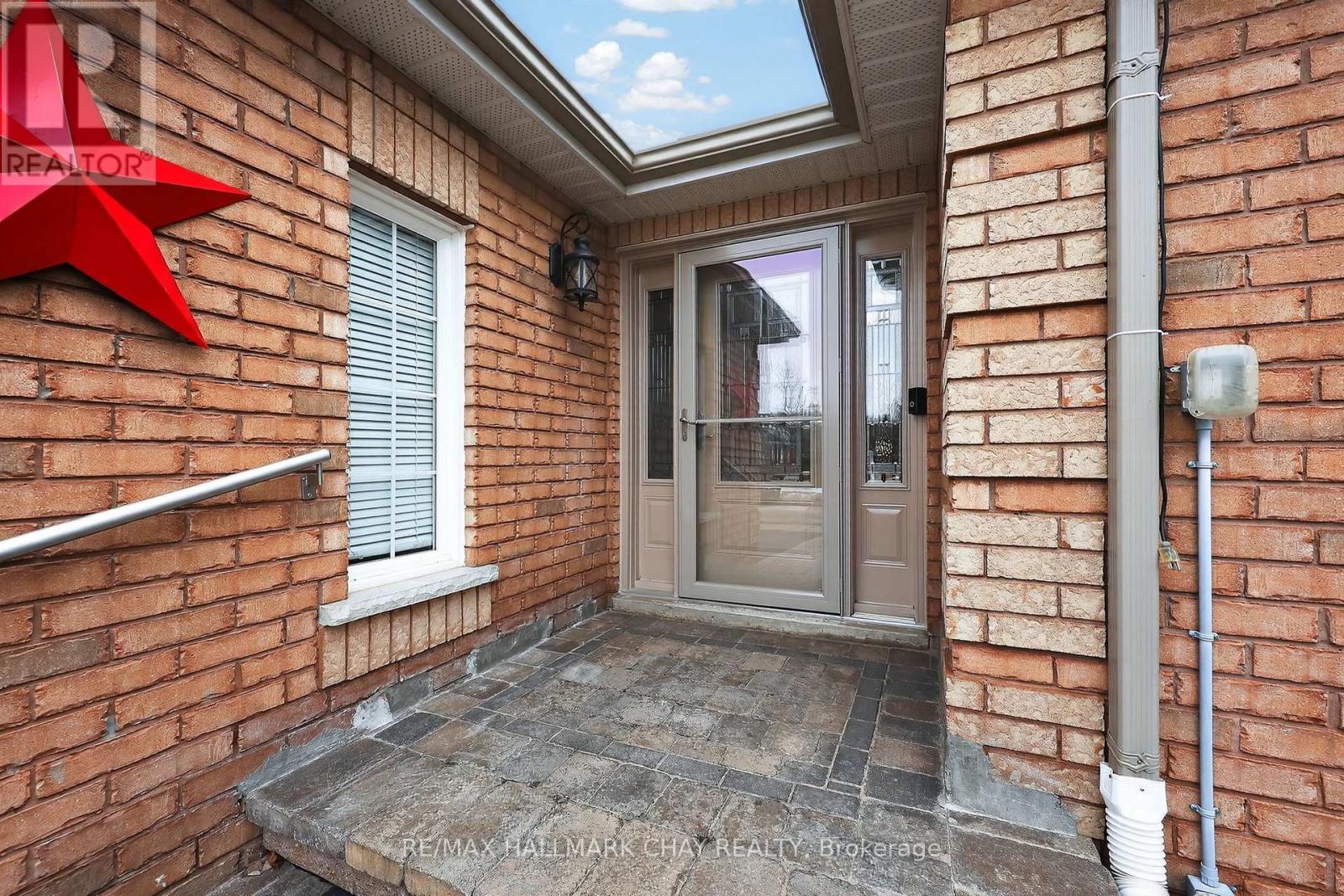 4 Darling Crescent, New Tecumseth, Ontario  L9R 1P4 - Photo 3 - N12873036