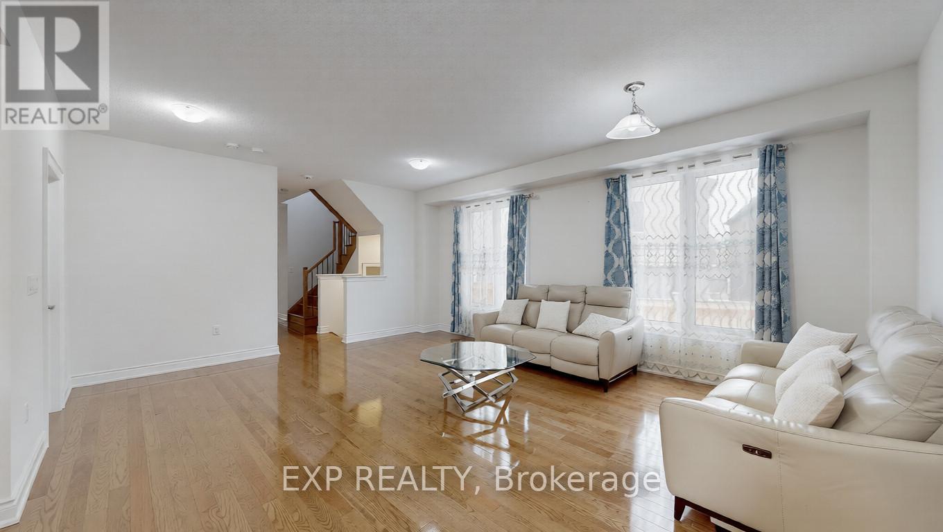 19 Meadow Vista Crescent, East Gwillimbury, Ontario  L9N 0T4 - Photo 5 - N12873040