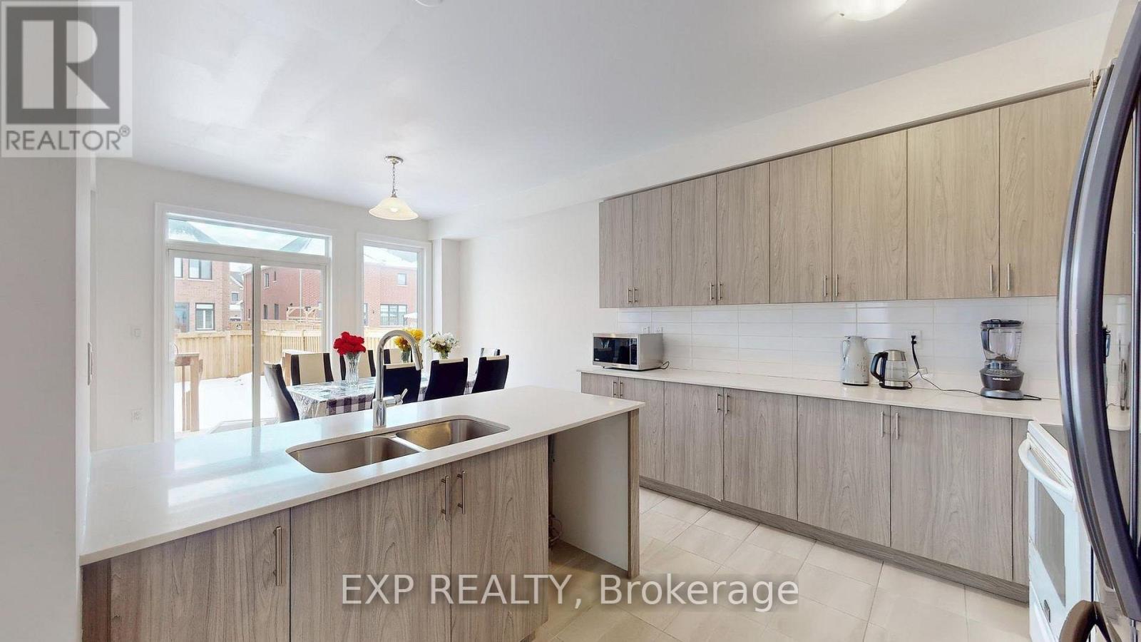 19 Meadow Vista Crescent, East Gwillimbury, Ontario  L9N 0T4 - Photo 9 - N12873040