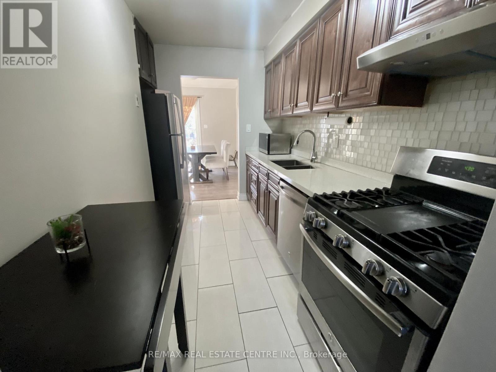 17 - 2755 Windwood Drive, Mississauga, Ontario  L5N 2C8 - Photo 5 - W12852650