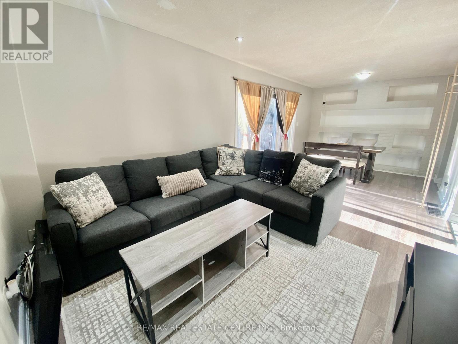 17 - 2755 Windwood Drive, Mississauga, Ontario  L5N 2C8 - Photo 2 - W12852650