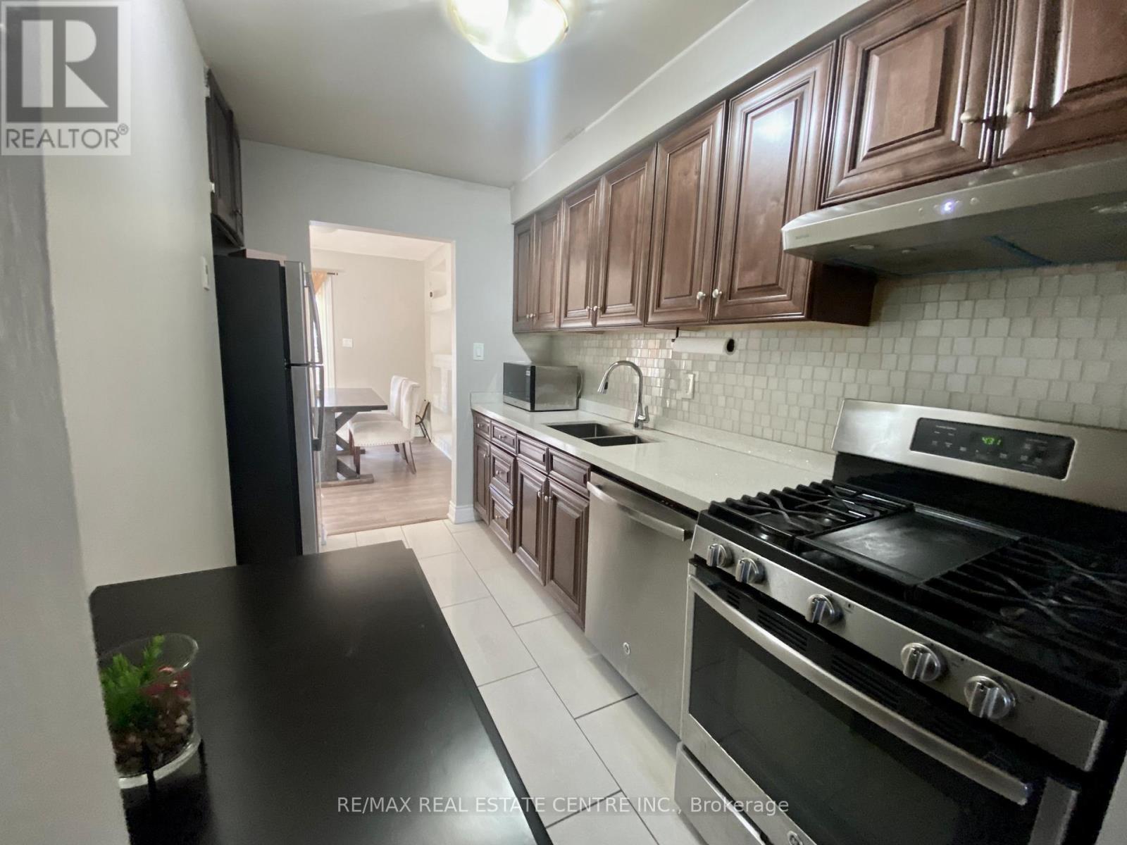 17 - 2755 Windwood Drive, Mississauga, Ontario  L5N 2C8 - Photo 3 - W12852650