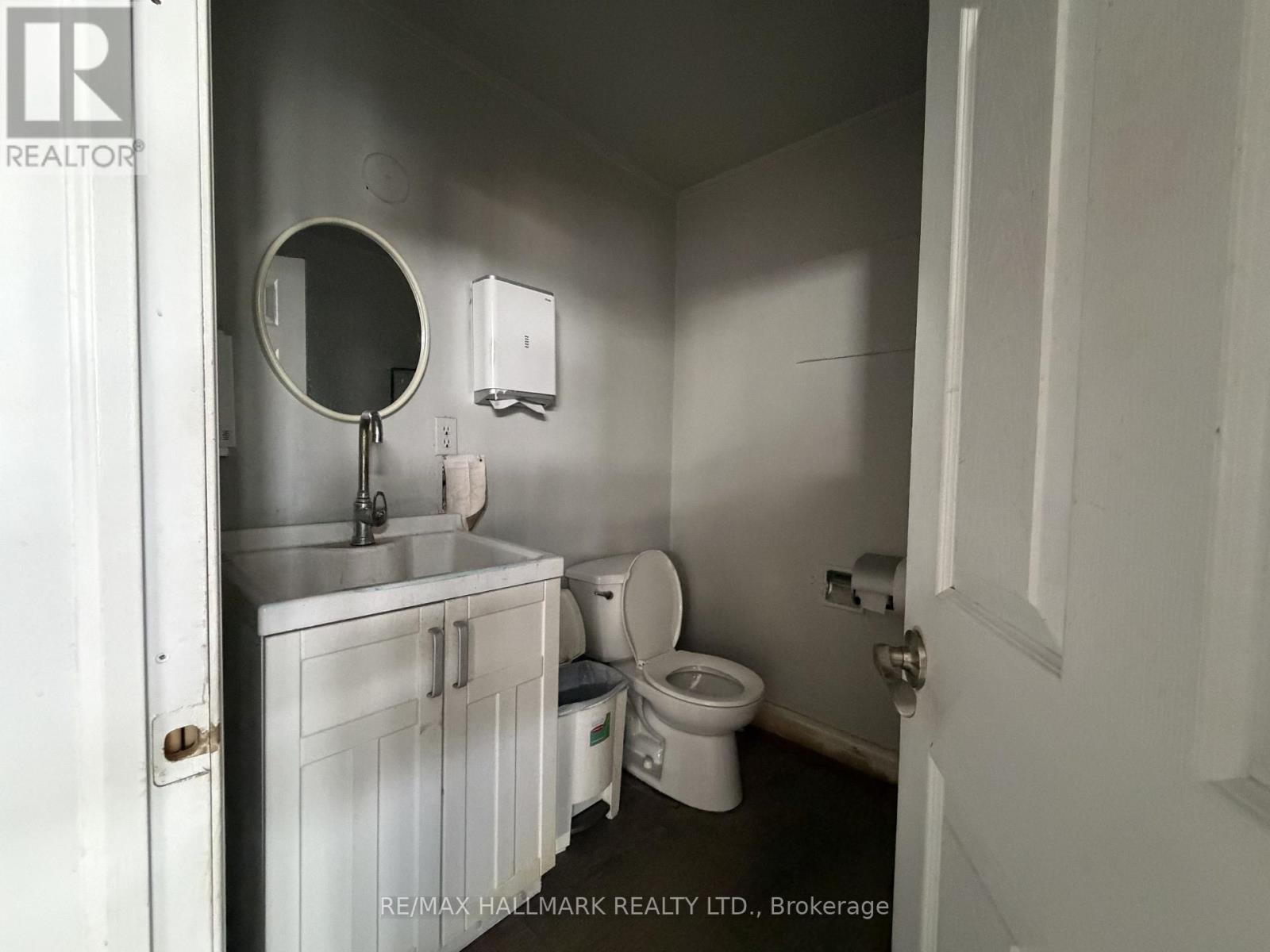 2 - 1101 Finch Avenue W, Toronto, Ontario  M3J 2C9 - Photo 8 - W12872950