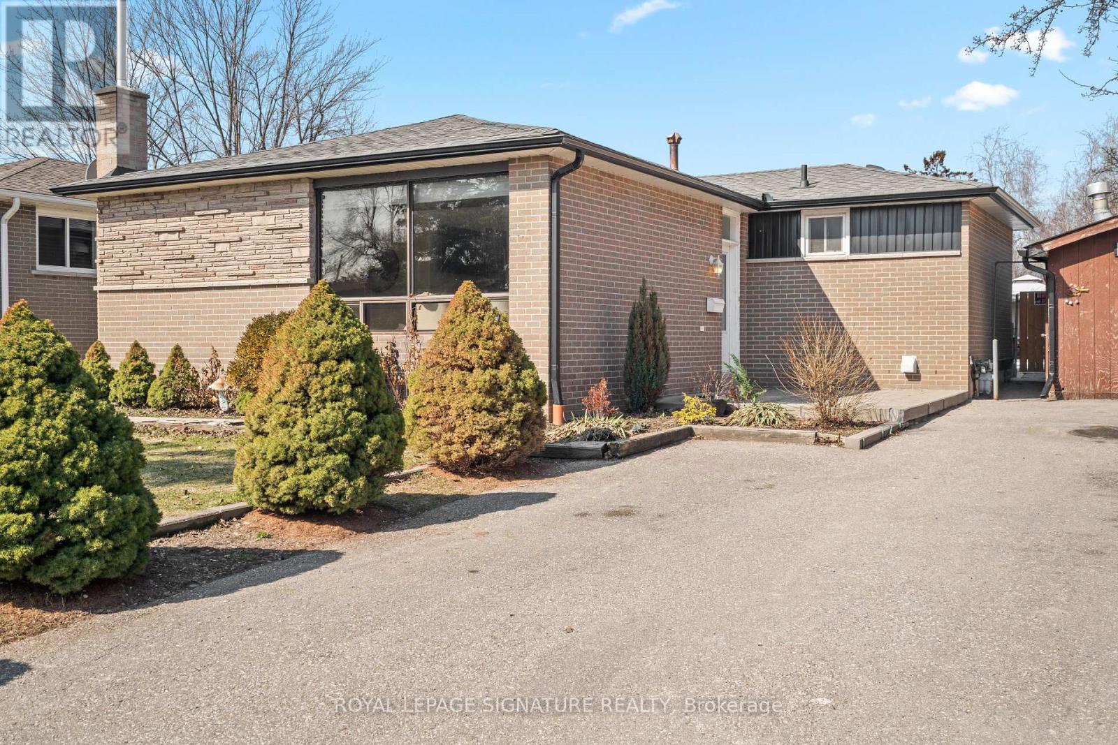 216 FOLKSTONE CRESCENT, Brampton, Ontario