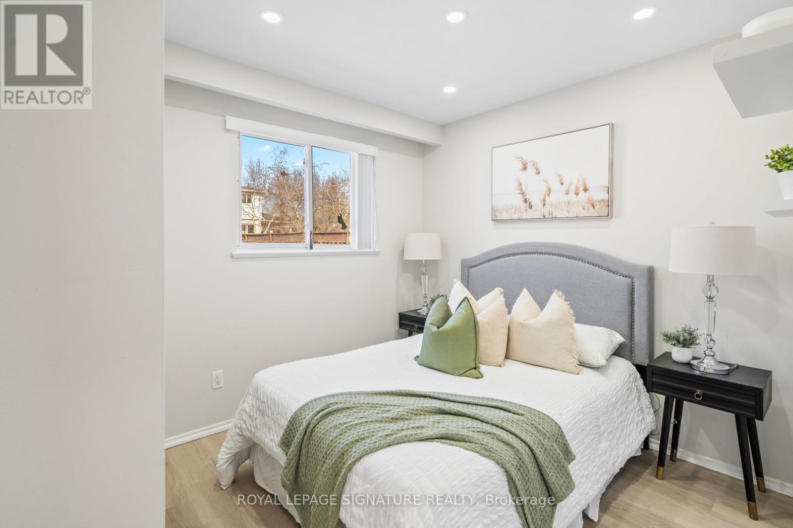 216 Folkstone Crescent, Brampton, Ontario  L6T 3N6 - Photo 17 - W12872980