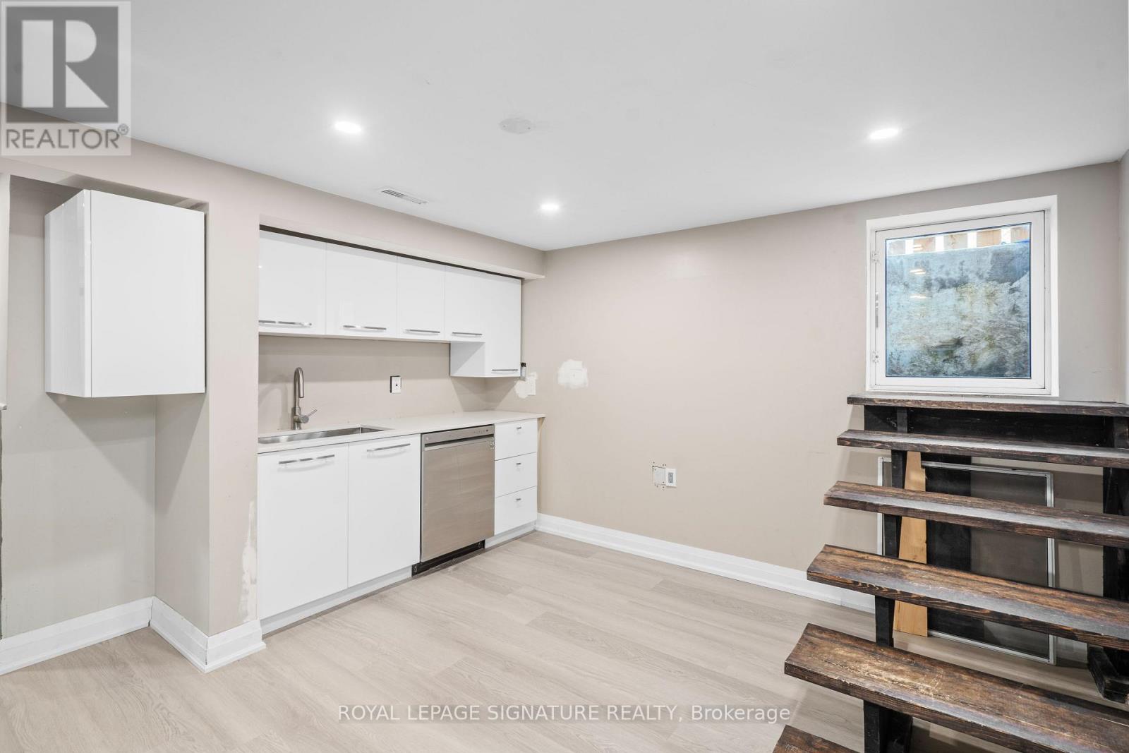 216 Folkstone Crescent, Brampton, Ontario  L6T 3N6 - Photo 19 - W12872980