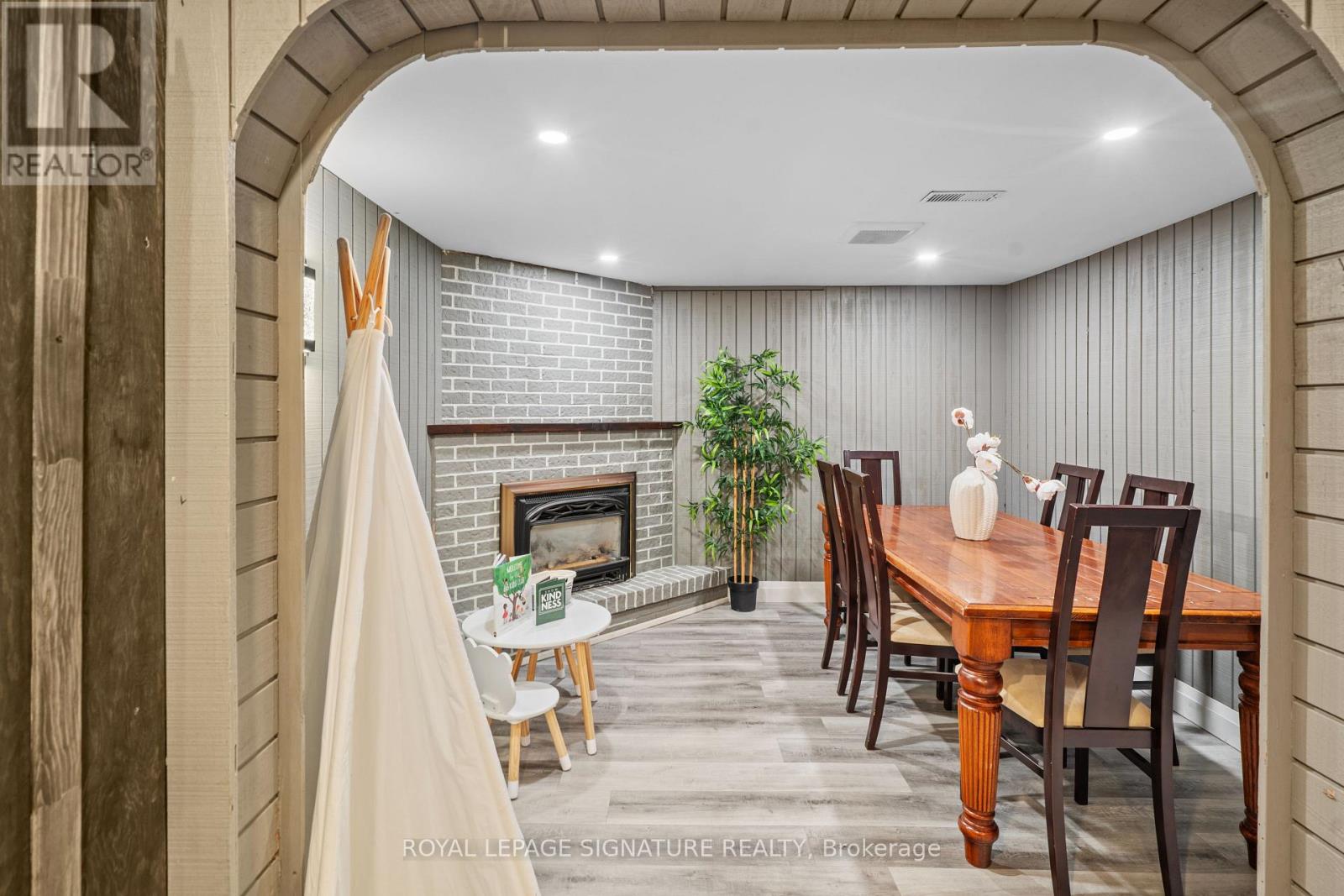 216 Folkstone Crescent, Brampton, Ontario  L6T 3N6 - Photo 23 - W12872980