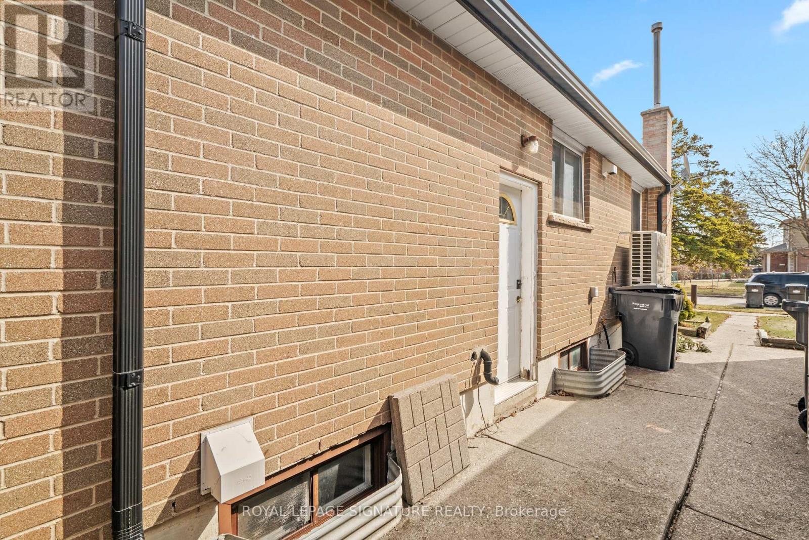 216 Folkstone Crescent, Brampton, Ontario  L6T 3N6 - Photo 27 - W12872980