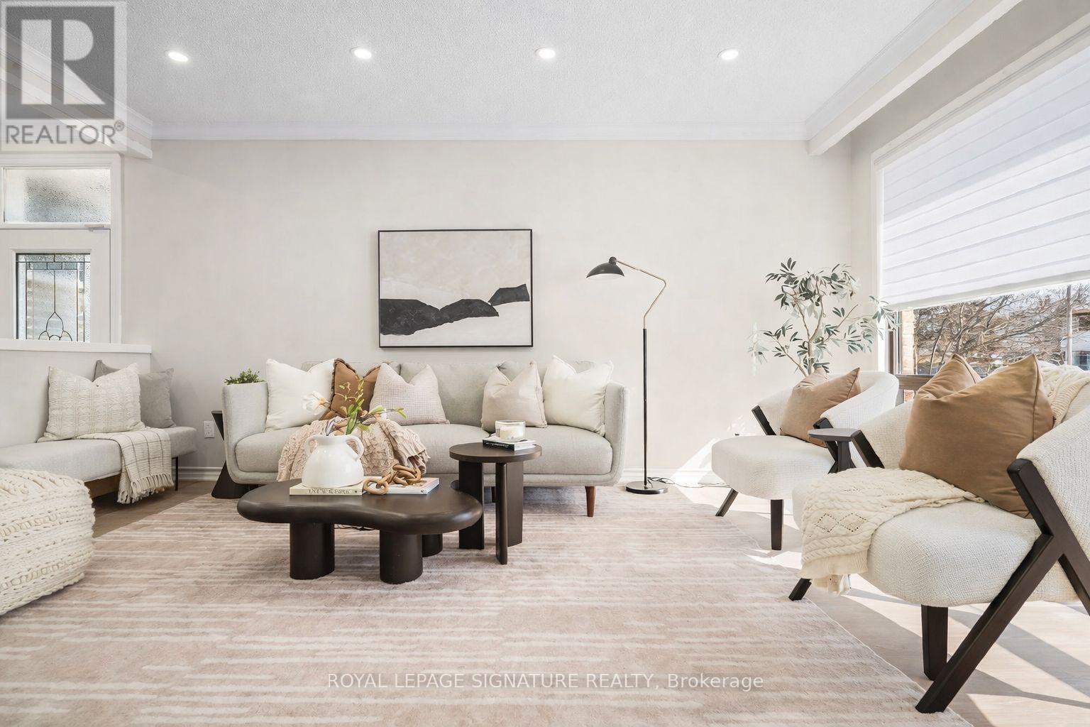 216 Folkstone Crescent, Brampton, Ontario  L6T 3N6 - Photo 4 - W12872980