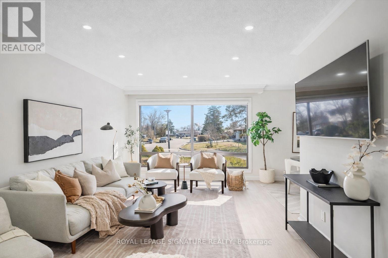 216 Folkstone Crescent, Brampton, Ontario  L6T 3N6 - Photo 6 - W12872980