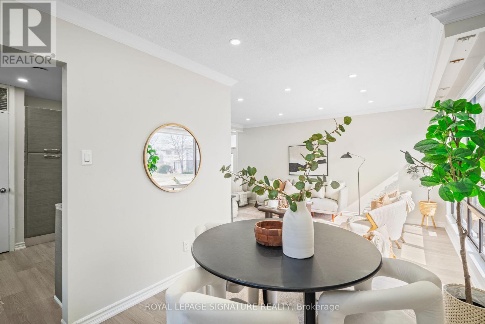 216 Folkstone Crescent, Brampton, Ontario  L6T 3N6 - Photo 8 - W12872980