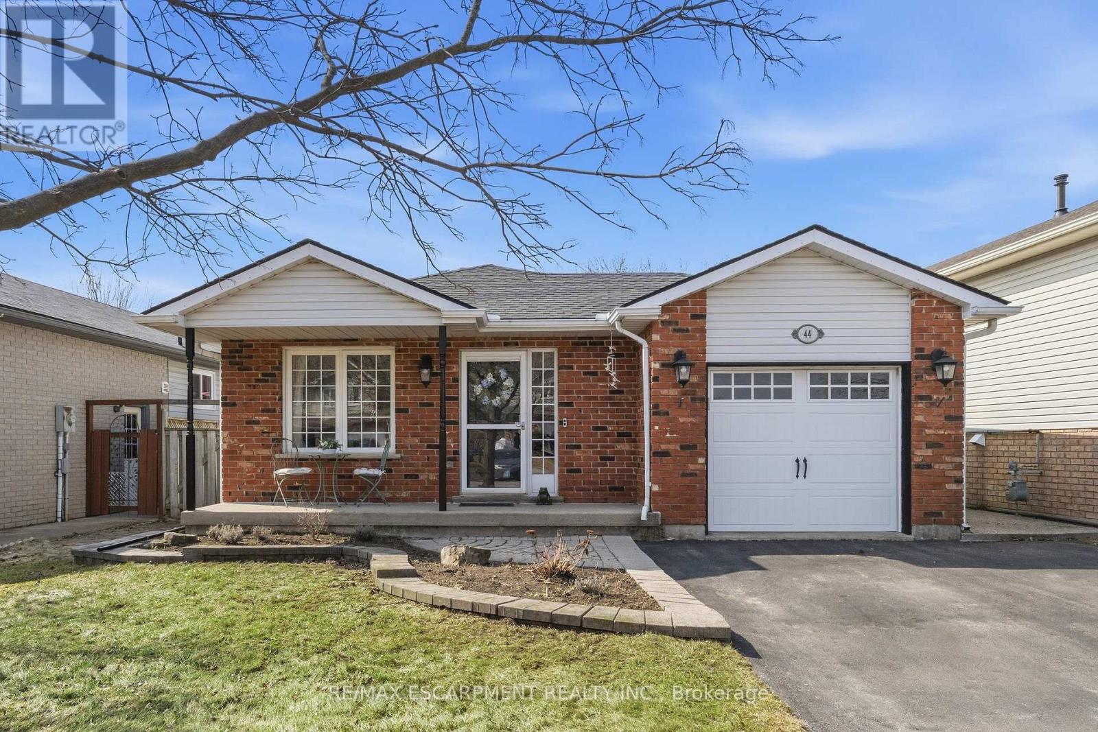 44 Marion Street, Hamilton, Ontario  L0R 1W0 - Photo 3 - X12872932