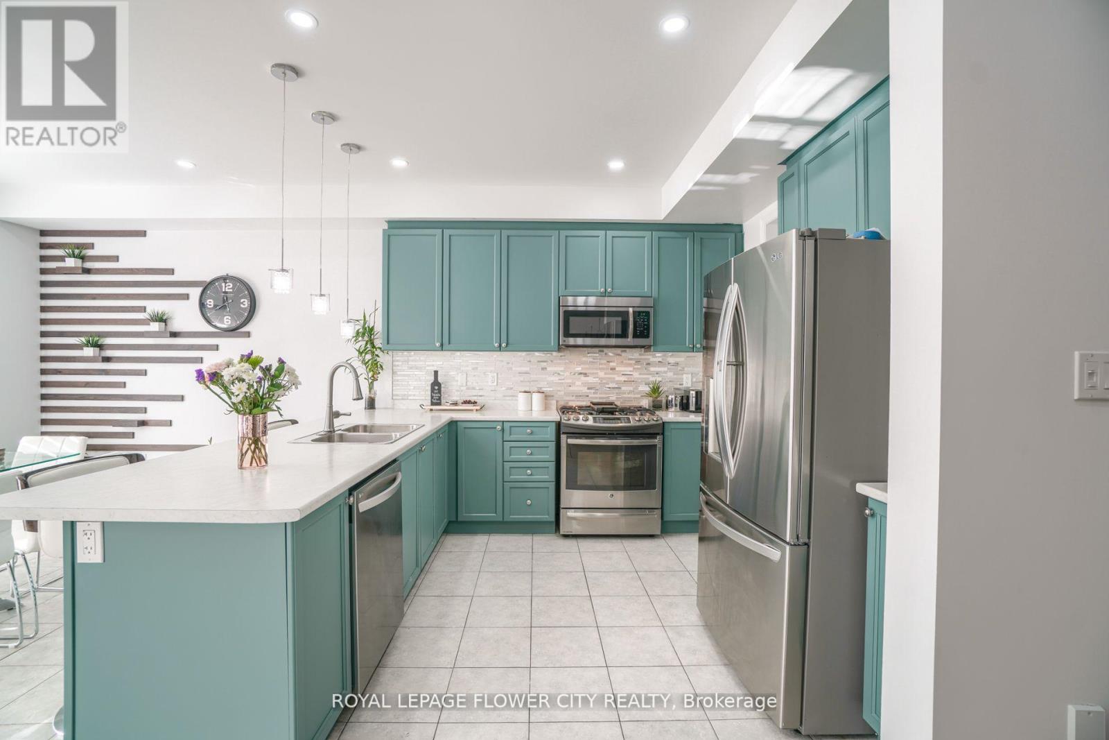 318 Wallace Street, Shelburne, Ontario  L9V 2S2 - Photo 5 - X12872954