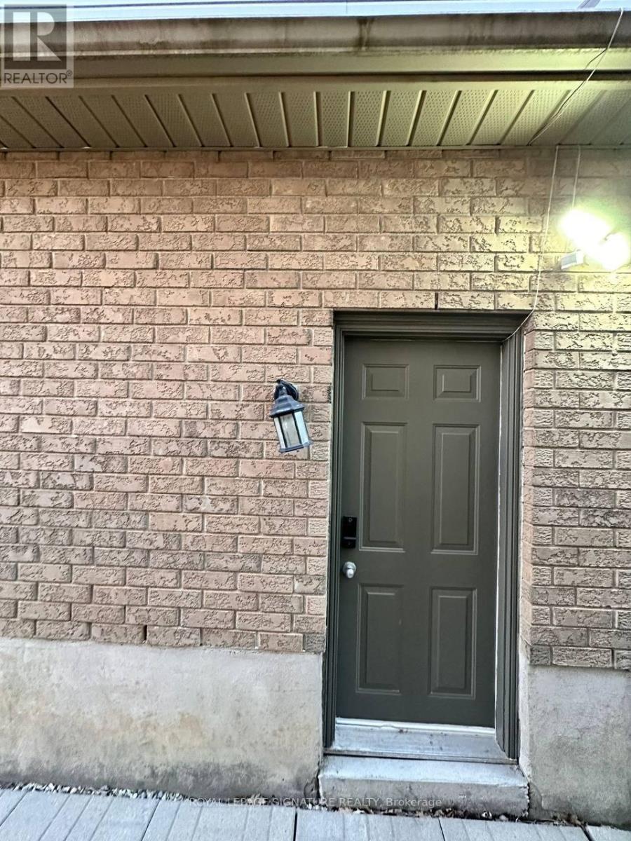 843 Brandenburg Boulevard, Waterloo, Ontario  N2T 2X6 - Photo 2 - X12873000