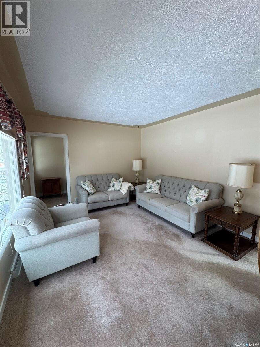 1082 113th Street, North Battleford, Saskatchewan  S9A 2M1 - Photo 3 - SK030202