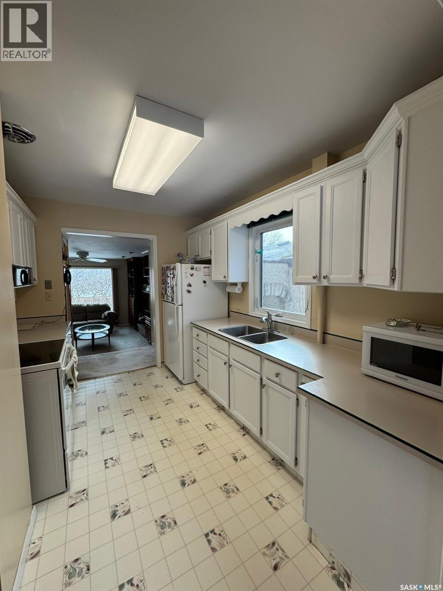 1082 113th Street, North Battleford, Saskatchewan  S9A 2M1 - Photo 6 - SK030202