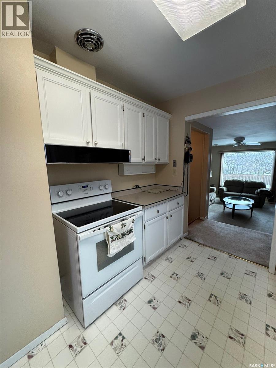 1082 113th Street, North Battleford, Saskatchewan  S9A 2M1 - Photo 7 - SK030202