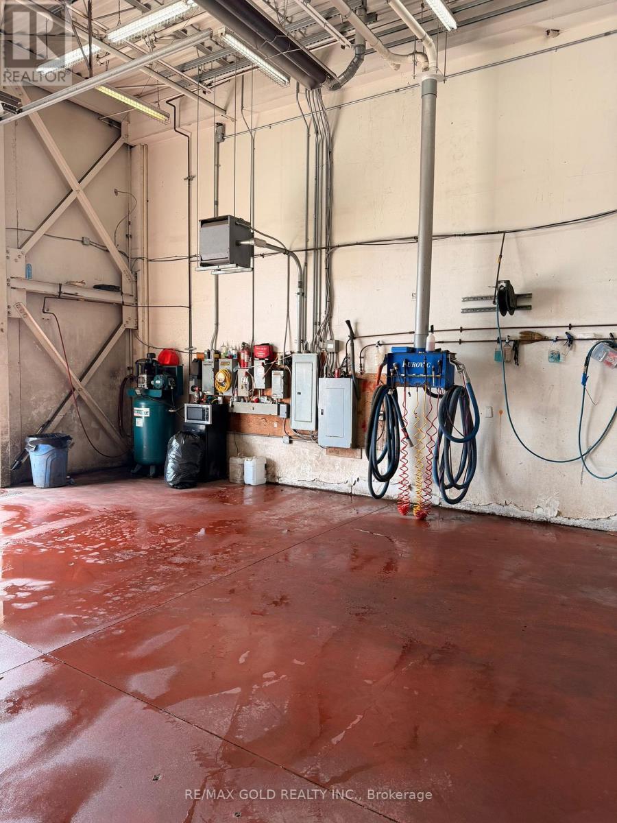 2 - 7091 Hurontario Street, Mississauga, Ontario  L5S 1Z8 - Photo 3 - W12872064