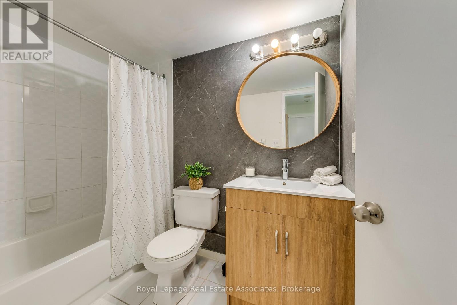 901 - 155 Hillcrest Avenue, Mississauga, Ontario  L5B 3Z2 - Photo 16 - W12807176