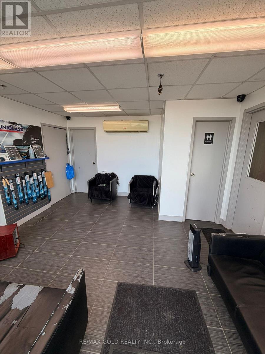 2 - 7091 Hurontario Street, Mississauga, Ontario  L5S 1Z8 - Photo 1 - W12872064