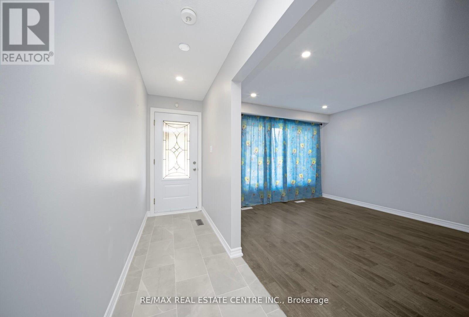 35 Madison Street, Brampton, Ontario  L6S 3C4 - Photo 6 - W12684310