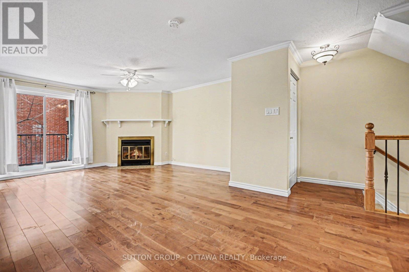 207 Mart Circle, Ottawa, Ontario  K1K 4K2 - Photo 4 - X12782652