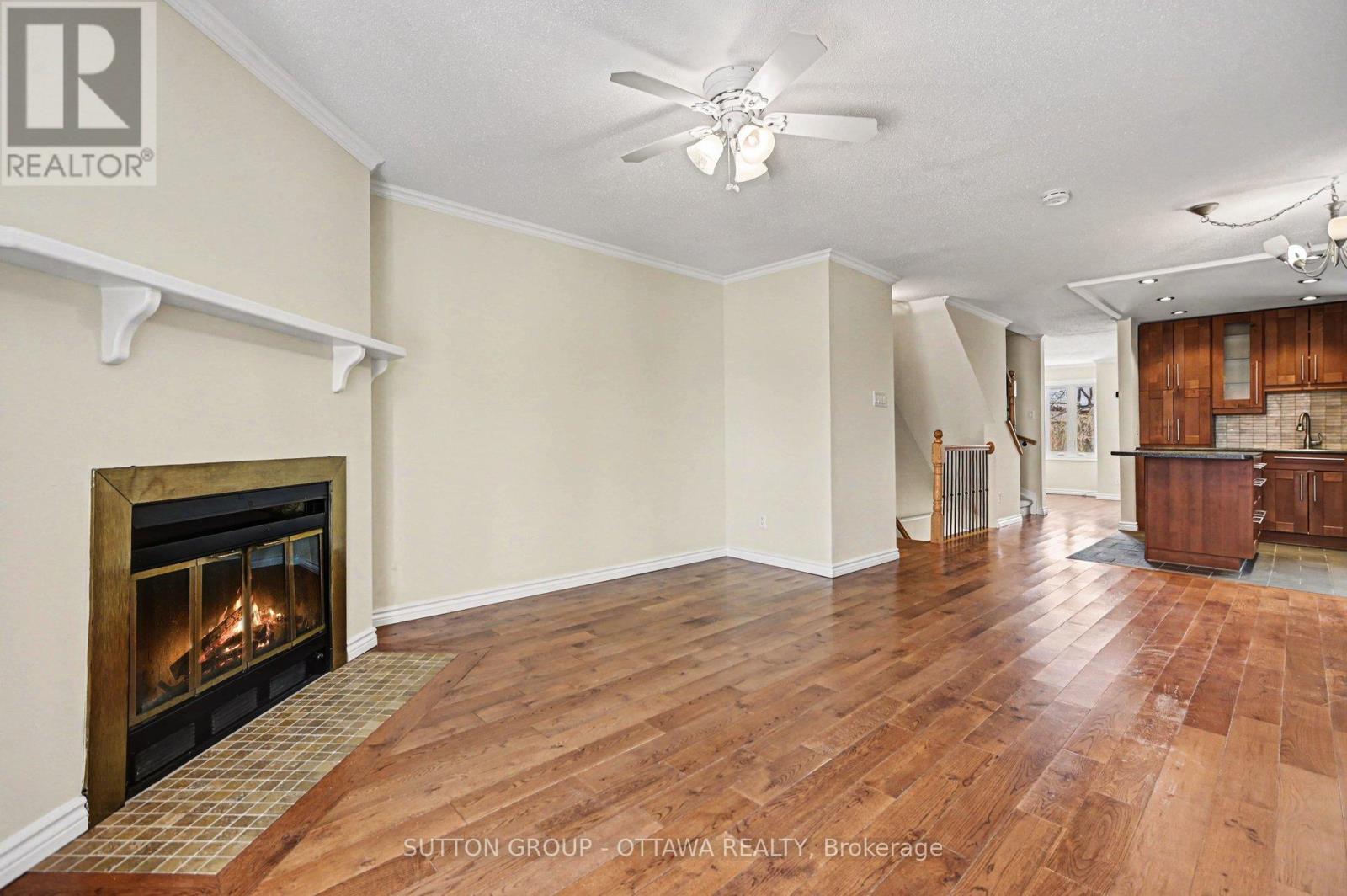 207 Mart Circle, Ottawa, Ontario  K1K 4K2 - Photo 6 - X12782652