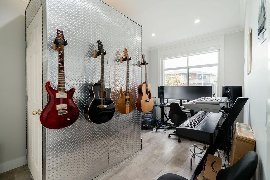 33926 Tooley Place, Mission, British Columbia  V2V 0G5 - Photo 38 - R3098754