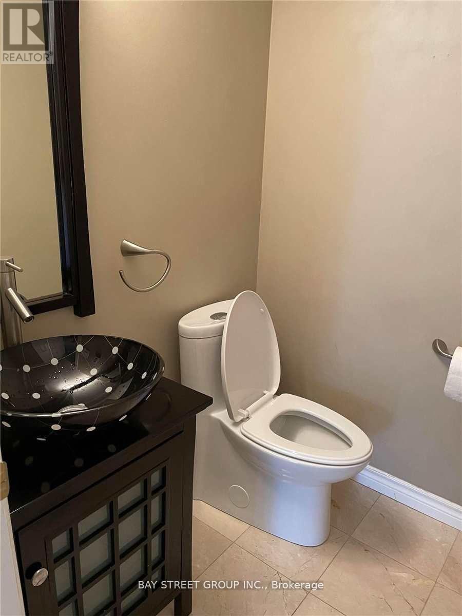 2079 Pineview Drive, Oakville, Ontario  L6H 5M5 - Photo 23 - W12751456