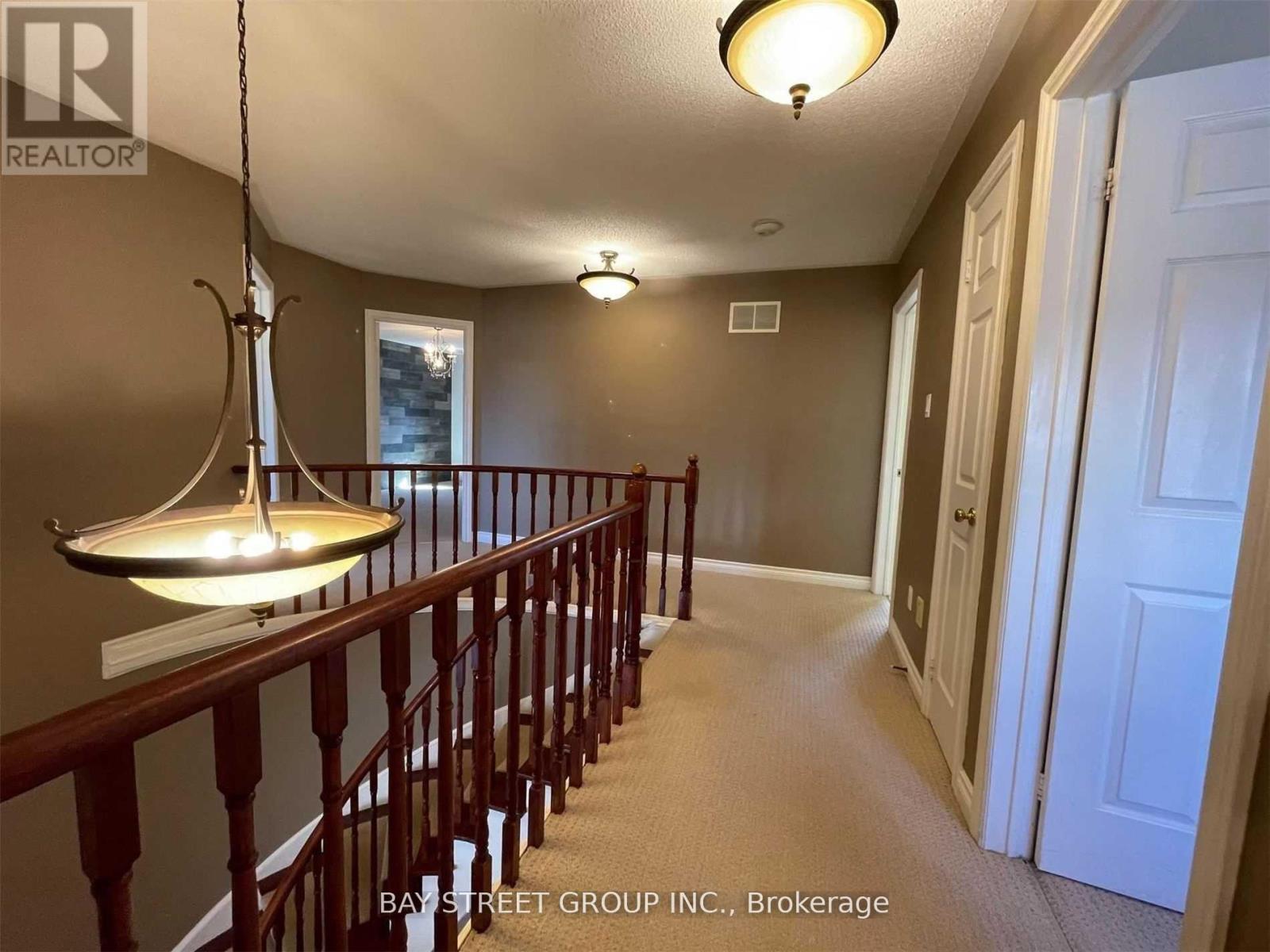 2079 Pineview Drive, Oakville, Ontario  L6H 5M5 - Photo 25 - W12751456